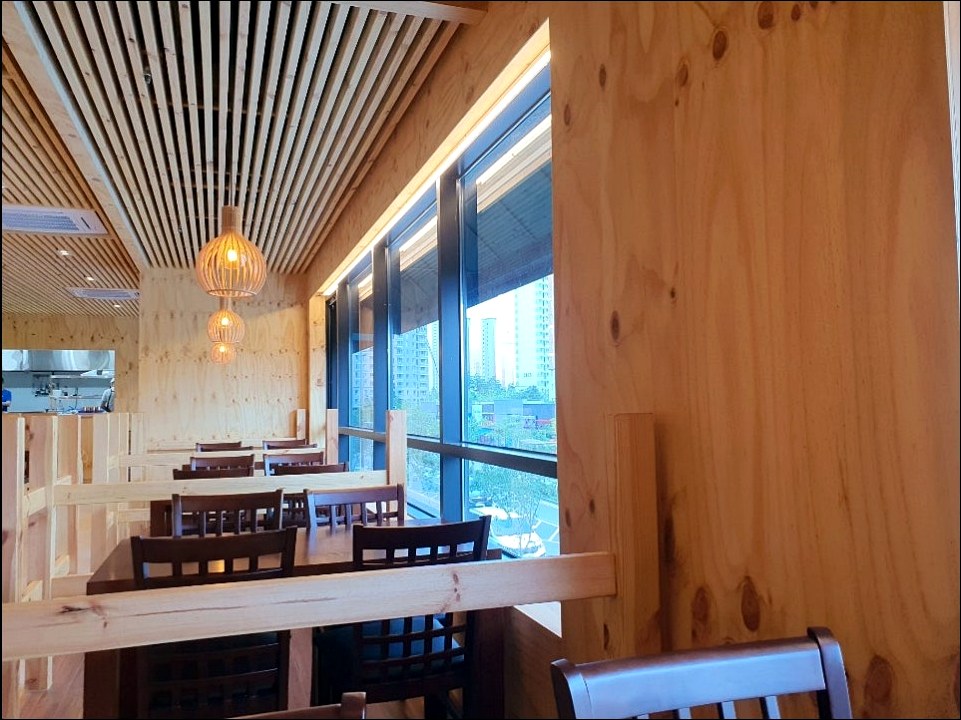 다산신도시 100평 식당 인테리어 창가 좌석 완공 디테일