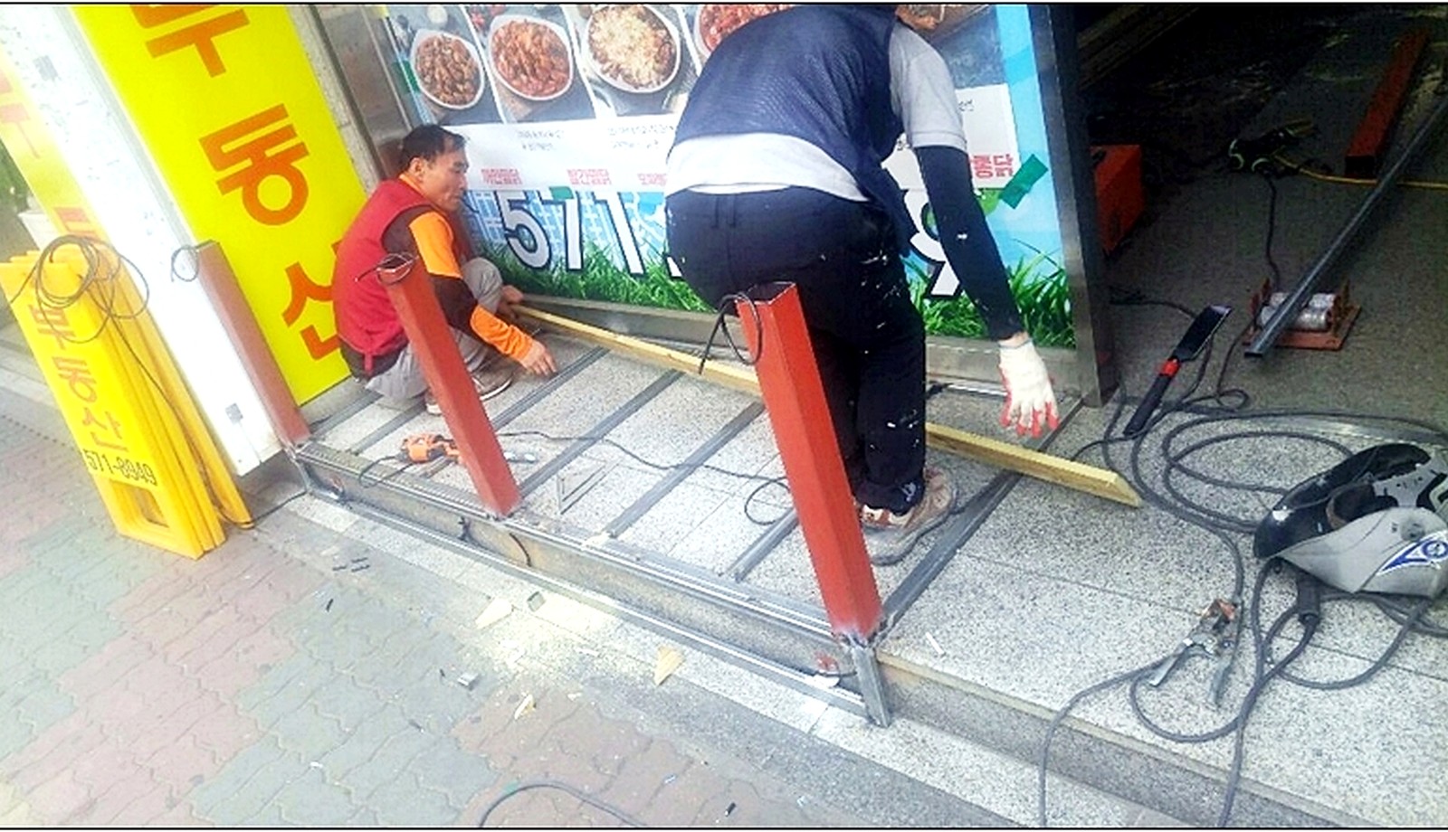 동수 치킨집 인테리어 공사 목공 시공 사진 2